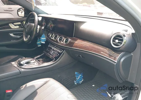 2018 Mercedes-Benz E 300 4Matic z USA, uszkodzony, nr VIN WDDZF4KB9JA445012